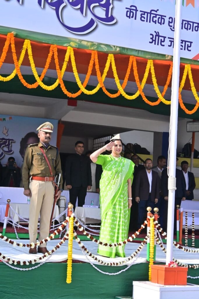गणतंत्र दिवस के मुख्य समारोह में उपायुक्त ने किया झंडोत्तोलन..देश के लिए सर्वोच्च बलिदान देने वाले सभी पूर्वजों श्रद्धापूर्वक किया नमन…