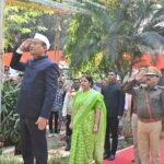 उपायुक्त ने किया कलेक्ट्रेट व आवासीय परिसर में झंडोत्तोलन…