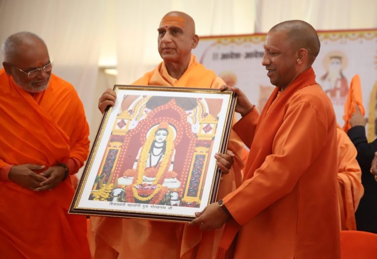 सनातन धर्म एक विराट वट वृक्ष, इसकी तुलना किसी झाड़ और झंखाड़ से नहीं : सीएम योगी…