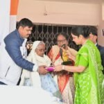 स्वतंत्रता सेनानी के परिजन को किया सम्मानित…