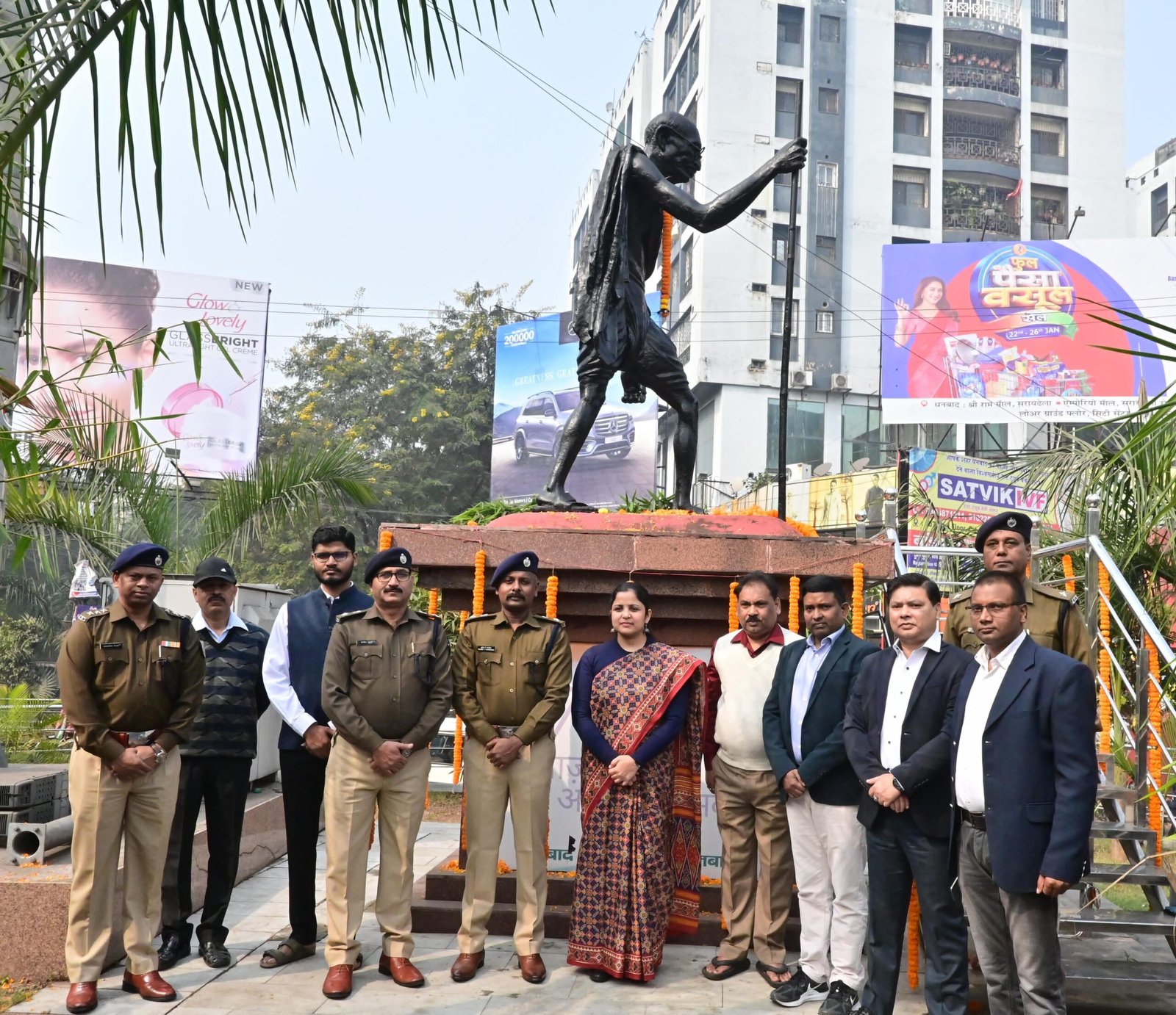 उपायुक्त, एसएसपी ने दी राष्ट्रपिता को श्रद्धांजलि..2 मिनट का मौन धारण कर दी शहीदों को श्रद्धांजलि…