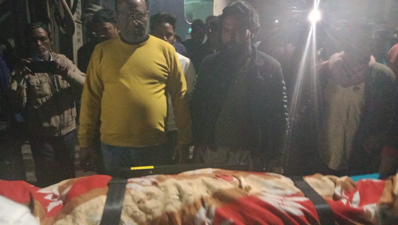 फांसी के फंदे से झूलता मिला महिला का शव पति और सास पर लगा हत्या का आरोप…