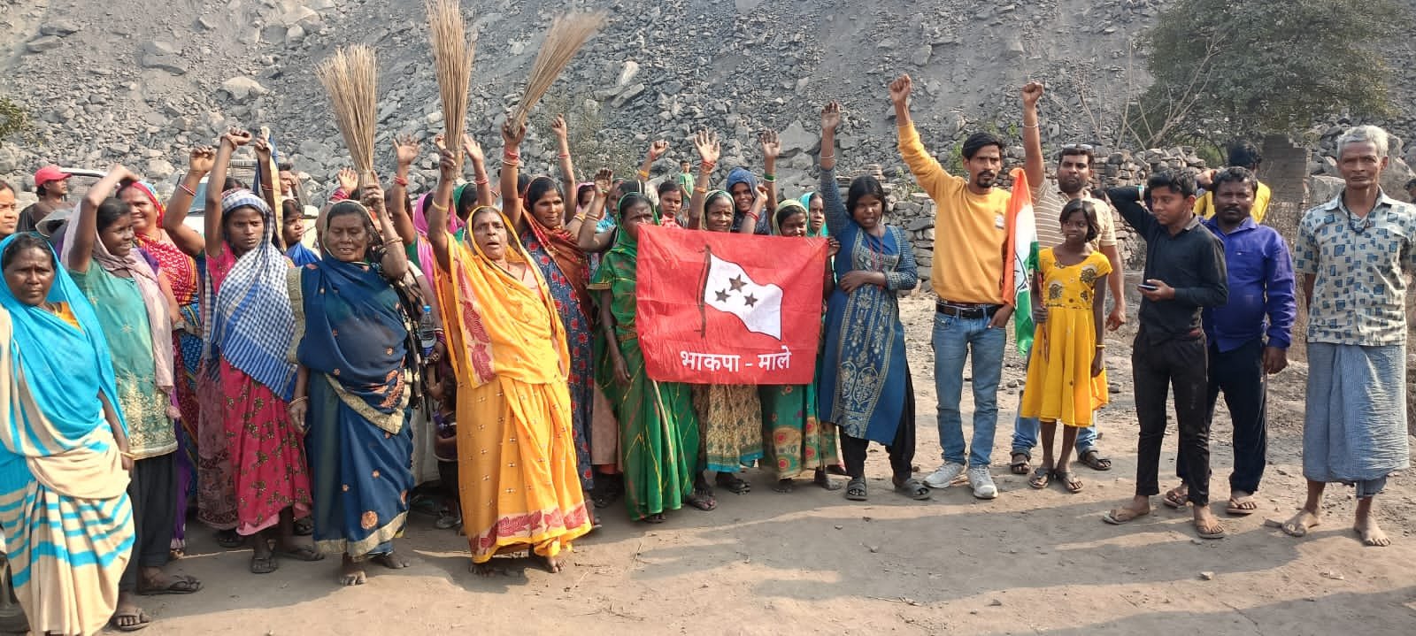 ओबी डंपिंग के विरोध में ग्रामीणों ने किया विरोध प्रदर्शन,ग्रामीणों ने आउटसोर्सिंग कंपनी पर गोली चालन का लगाया आरोप…