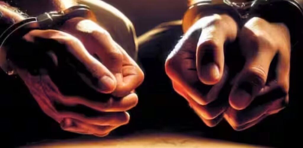 मुंबई में ग्राहक बनकर ज्वेलरी शॉप में घुसे बदमाश, ज्वेलर्स से मारपीट कर लूटे 2 करोड़ के गहने और कैश…