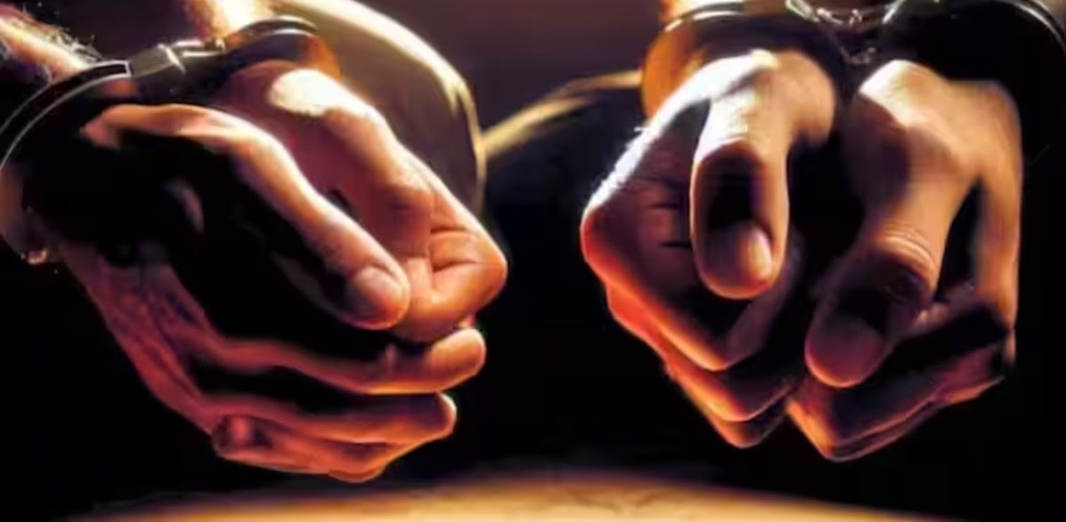 मुंबई में ग्राहक बनकर ज्वेलरी शॉप में घुसे बदमाश, ज्वेलर्स से मारपीट कर लूटे 2 करोड़ के गहने और कैश…