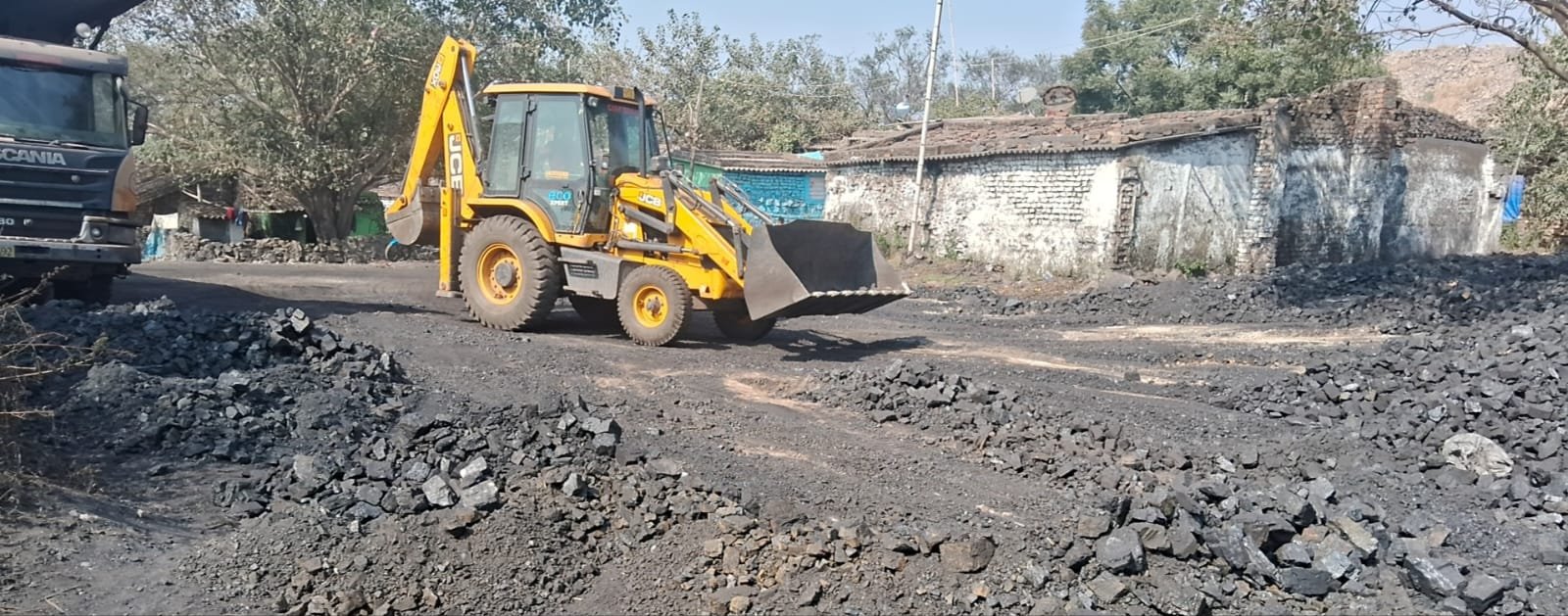 गुप्त सूचना के अधार पर घनुडीह ओपी पुलिस और सीआईएसएफ ने संजुक्त रुप से छापामारी करते हुए लगभग 70 टन कोयला जप्त कर बीसीसीएल प्रबंधन को सौंपा…