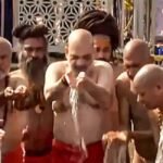 अमित शाह, साथ में संत-महात्मा और पीछे CM योगी… गृह मंत्री ने महाकुंभ में किया संगम स्नान; परिवार ने भी लगाई डुबकी…
