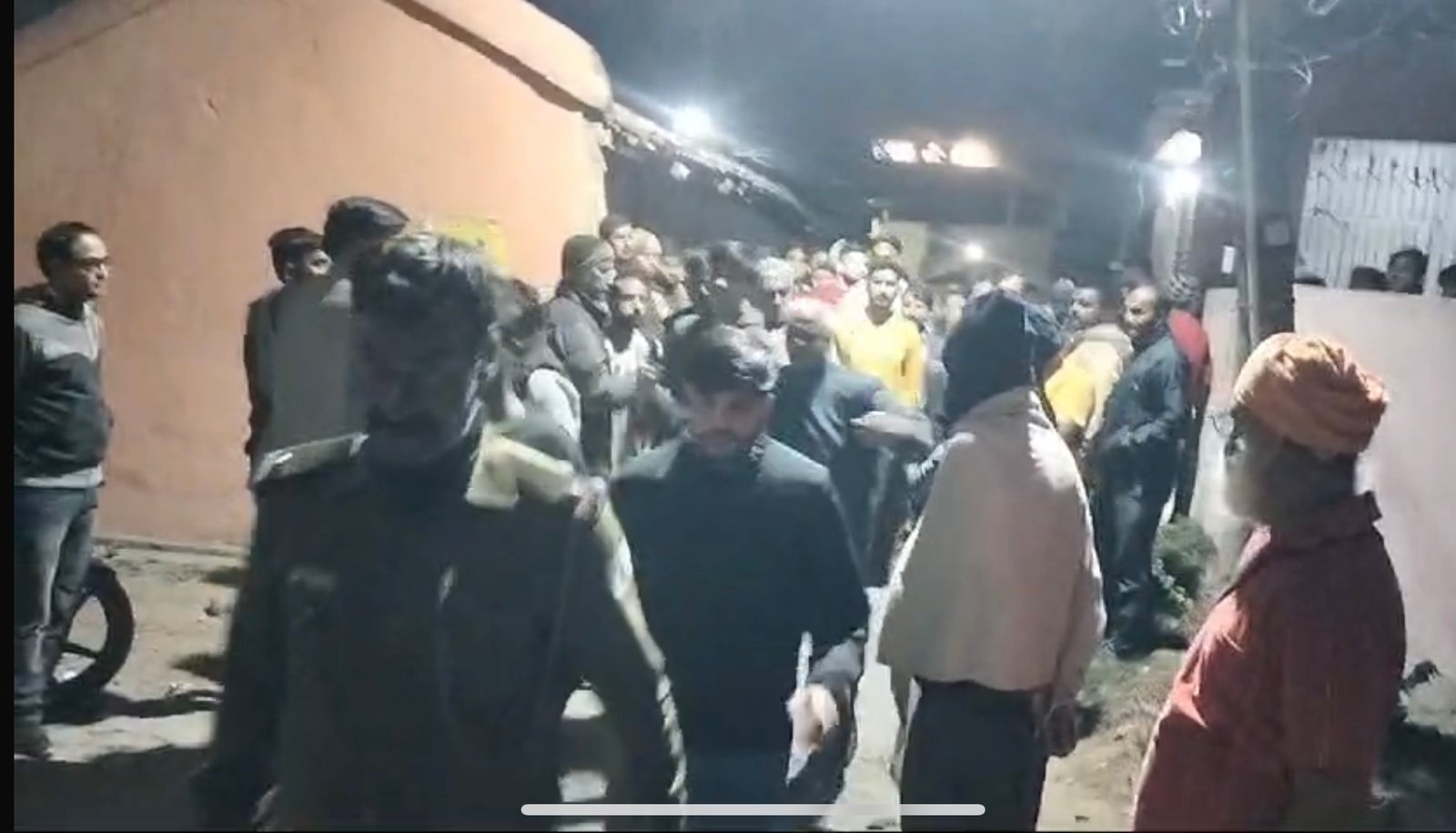 जमशेदपुर में ट्रांस्पोर्टर की गोली मार कर हत्या,घर में घुस घटना को दिया अंजाम…