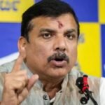 दिल्ली मुख्यमंत्री आवास के बाहर धरने पर बैठे संजय सिंह और सौरभ भारद्वाज….