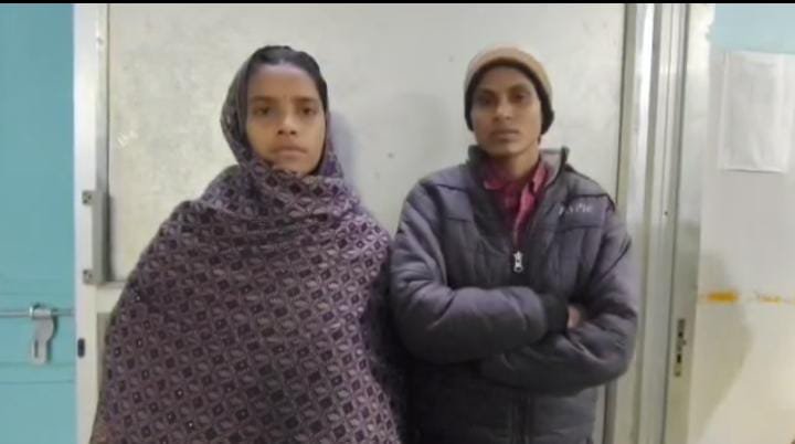 ट्यूशन पढ़ाने के दौरान दो लड़कियों को हुआ प्यार, घर से भागकर की मंदिर में शादी, परिजनों को लगी भनक तो मचा बवाल…