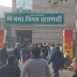 काशी विश्वनाथ मंदिर के नजदीक मांस मीट की दुकानों को नोटिस, नगर निगम पहुंचे दुकानदार….