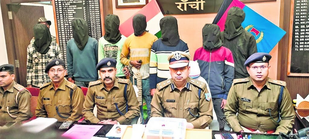 वाहनों से डीजल चोरी करने वाले अंतरराज्यीय गिरोह के सात अपराधी गिरफ्तार, किंग पिन फरार…