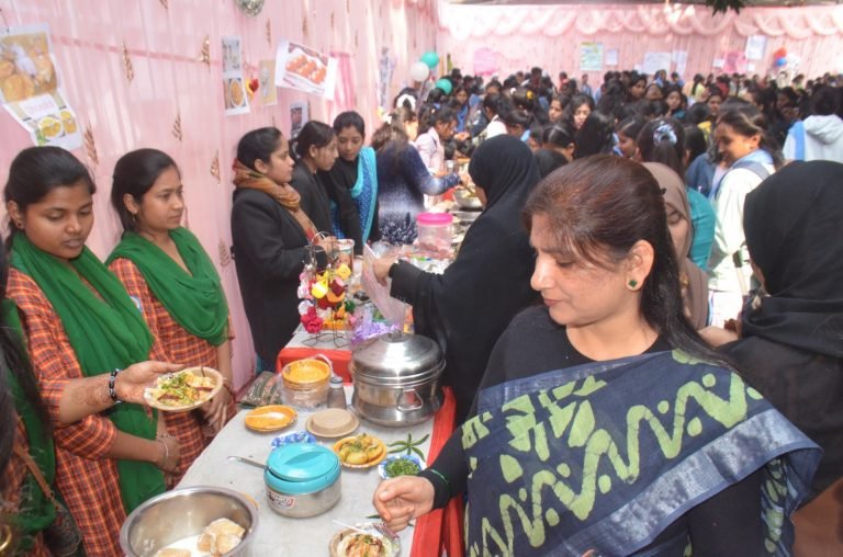 एसएसएलएनटी के जनजातीय मेले में बिखरी झारखंडी संस्कृति की छटा…