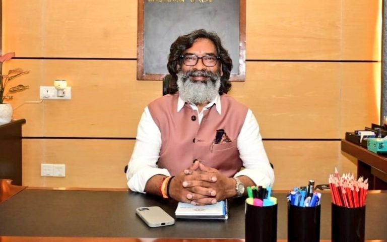 Jharkhand Cabinet Meeting: हेमंत सोरेन कैबिनेट की 18 प्रस्तावों पर मुहर, राज्यकर्मियों के लिए स्वास्थ्य बीमा योजना को स्वीकृति…