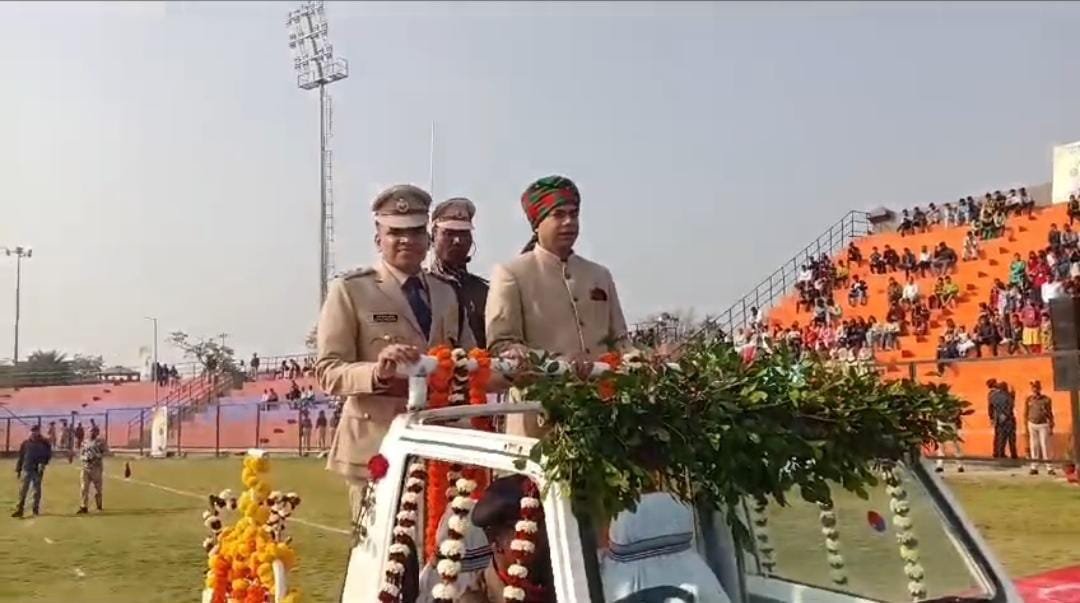 डीसी रविशंकर शुक्ला ने भगवान बिरसा मुंडा स्टेडियम में किया झंडोत्तोलन, जिलेवासियों को दी 76वें गणतंत्र दिवस की शुभकामना…
