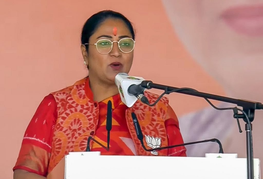 Delhi CM Oath Ceremony: रेखा गुप्ता ने ली मुख्यमंत्री पद की शपथ, प्रवेश वर्मा बने डिप्टी सीएम…