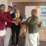अंतरविद्यालवी वाद विवाद प्रतियोगिता में अव्वल रहे छात्रों को प्राचार्य ने किया पुरस्कृत…