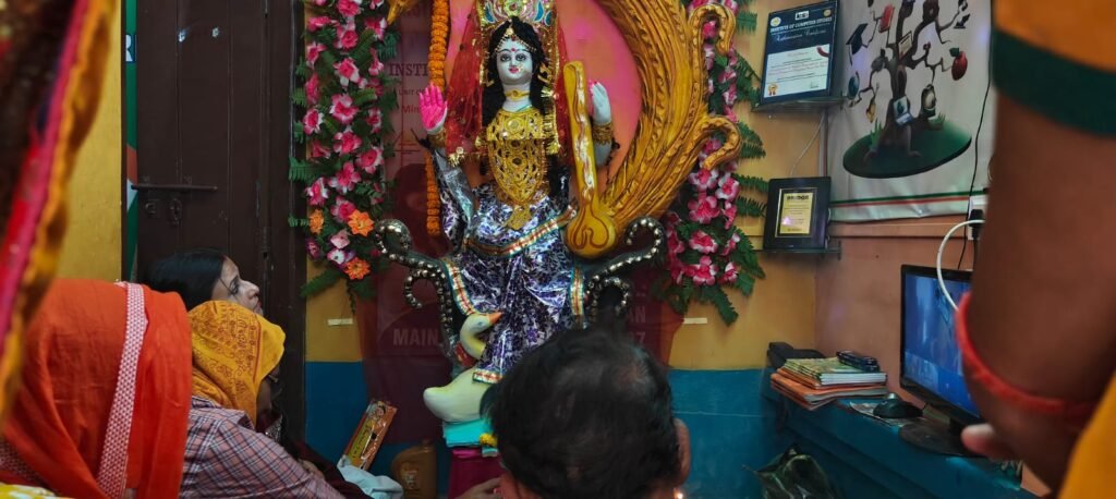 पाकुड़ जिला में बसंत पंचमी पर विद्या की देवी मां सरस्वती की प्रतिमा स्थापित कर पूजा की गई…