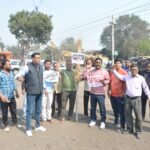 पानी को तरसती जनता उतरी सड़क पर, फूंका झमाडा का पुतला…