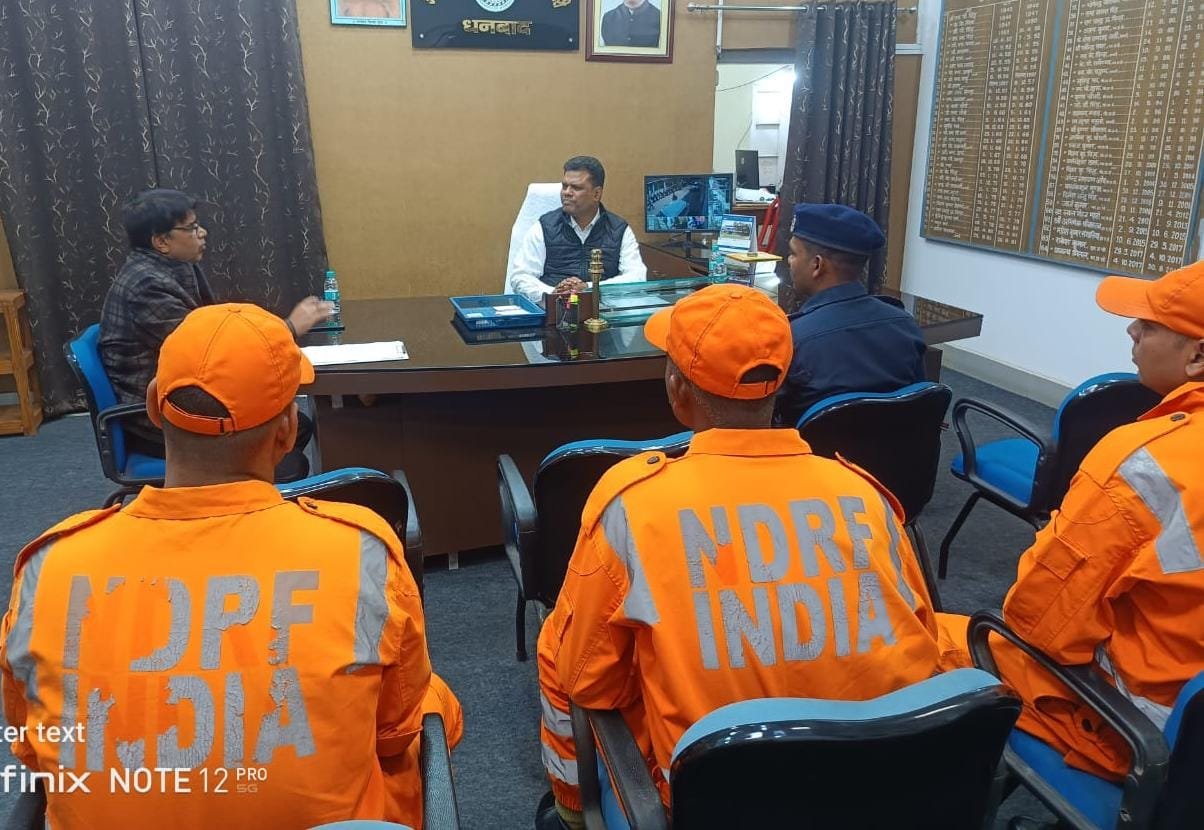 धनबाद जिला में FAMILIARISATION EXERCISE को लेकर अपर समाहर्ता ने की बैठक…