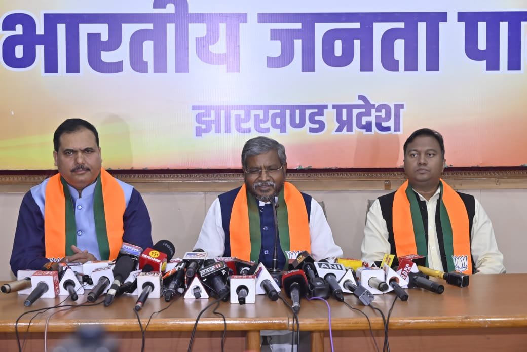 बीजेपी अध्यक्ष बाबूलाल ने कहा–हेमंत सरकार ने झारखंड के सबसे विवादित आईपीएस ऑफिसर अनुराग गुप्ता को बनाया डीजीपी…