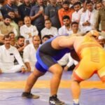 अजीत पवार के सामने कुश्ती में महाबवाल, हारने वाले पहलवान ने रेफरी के सीने पर मारी लात…
