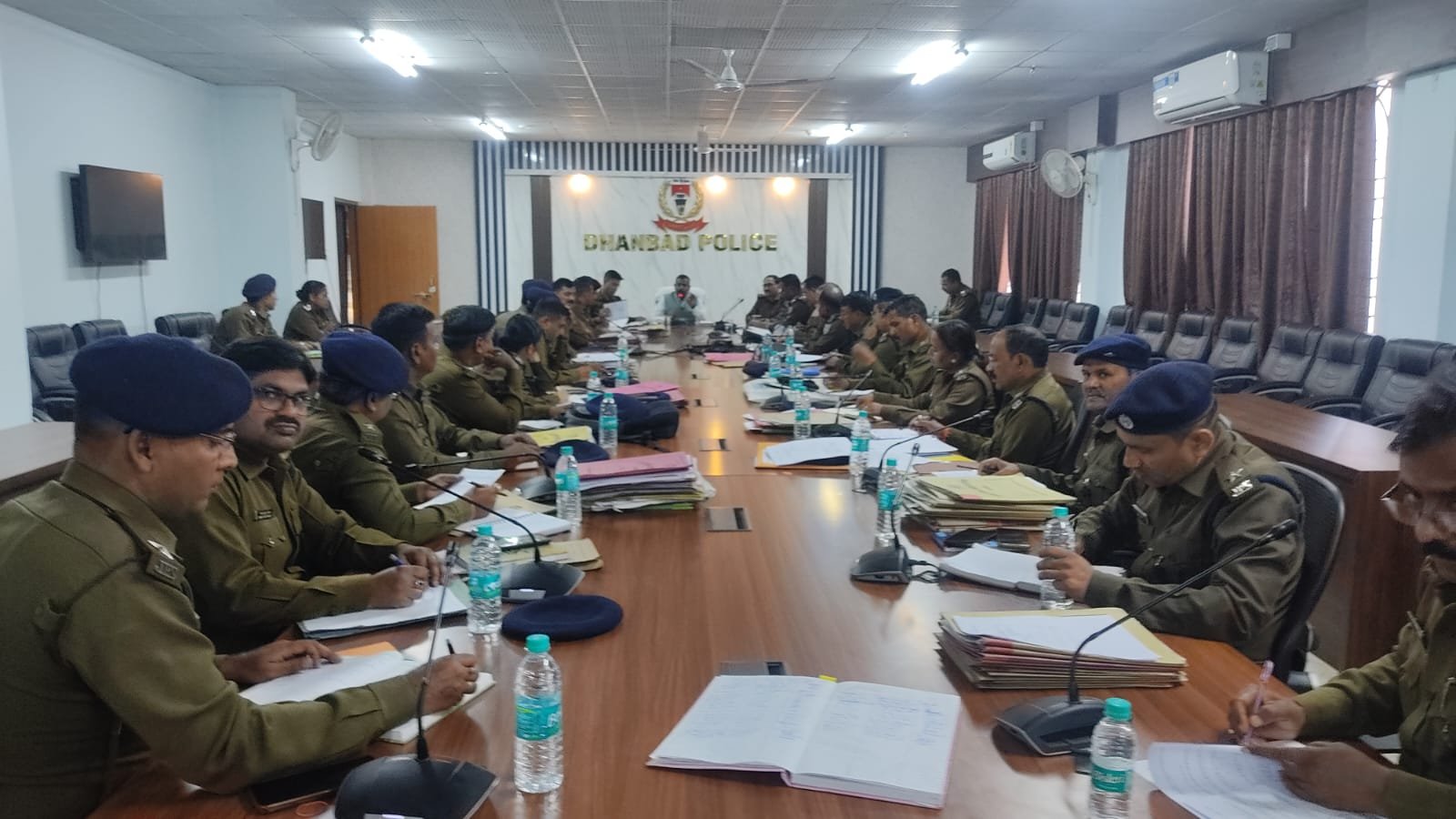 पुलिस मुख्यालय में  SSP द्वारा समीक्षा बैठक की गई…