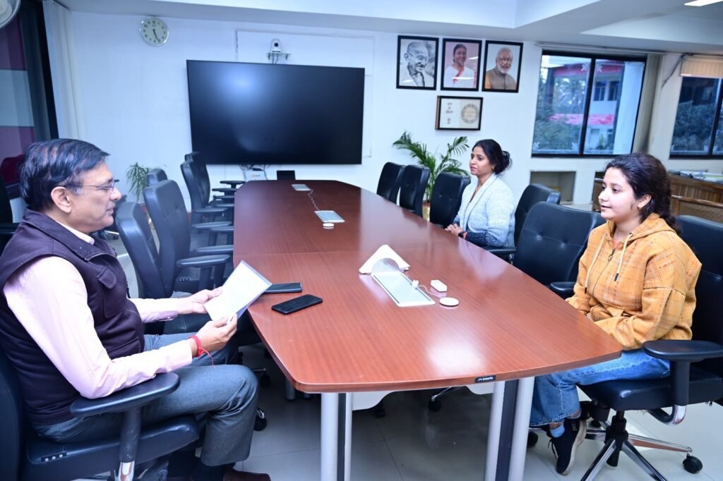 पंडित दीन दयाल उपाध्याय मंडल में इंटर लॉकिंग कार्य के मद्देनजर ट्रेनों के परिचालन में किया गया बदलाव…