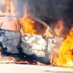 देखते ही देखते धू धू कर जल गई कार, मची अफरातफरी…