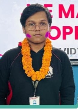 झरिया का छात्र अनमोल ने JEE एडवांस 2025 की परीक्षा में 96.27 पर्सेंटाइल लाकर सपनों को दी उड़ान.. स्कूल परिसर में पुष्पगुच्छ देकर किया सम्मानित…