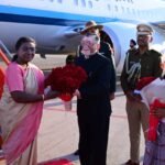 राष्ट्रपति द्रौपदी मुर्मू दो दिवसीय दौरे पर झारखंड पहुंची कड़ी सुरक्षा के बीच कारकेड राजभवन पहुंचा…