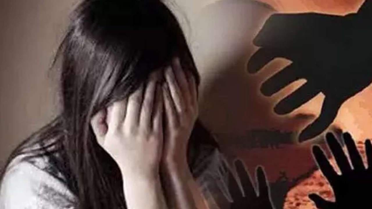 किस डे मनाने गई थी प्रेमिका, प्रेमी ने दोस्तों के साथ मिलकर बनाया अपनी ही प्रेमिका को हवस का शिकार…