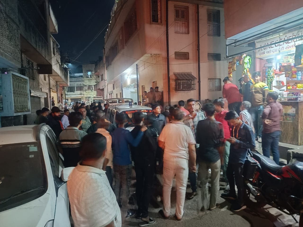 जनरल स्टोर संचालक ने कुएं मे कूद कर की आत्महत्या, जांच मे जुटी पुलिस…