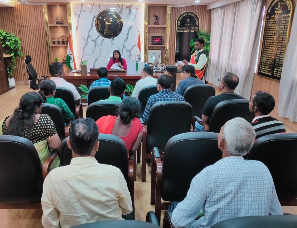 जनता दरबार में उपायुक्त ने सुनी आमजनों की शिकायत..समस्याओं के निष्पादन हेतु अधिकारियों को दिए निर्देश…