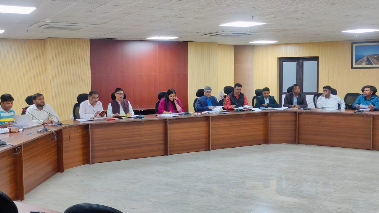 उपायुक्त की अध्यक्षता में की गई विभिन्न विभागों के कार्यों के प्रगति की समीक्षा…