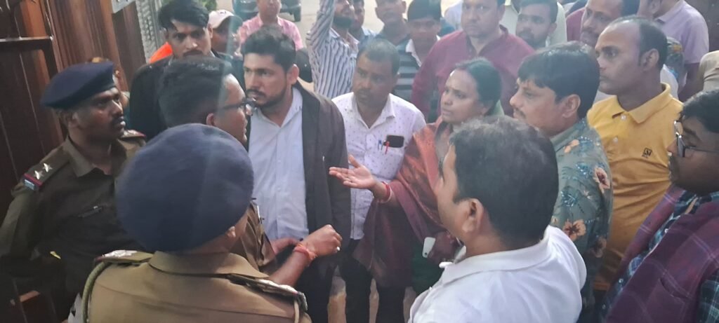 इलाज कराने आई वृद्ध महिला की मौत, परिजनों ने किया हंगामा…