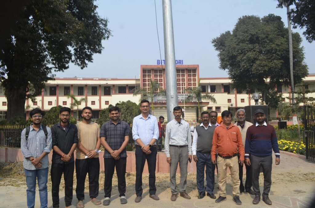 छात्रों और शिक्षकों की सुरक्षा, आवागमन और सुविधा को ध्यान में रखते हुए कैंपस में नई स्ट्रीट लाइटें और रोशनी के उपकरण लगाए गए…