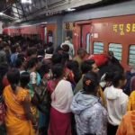 महाकुंभ जाने के लिए स्टेशनों पर उमड़ रहीं है महा जन सैलाब… सुरक्षित यात्रा के लिए व्यवस्था में जुटा रेलवे और जिला प्रशासन…