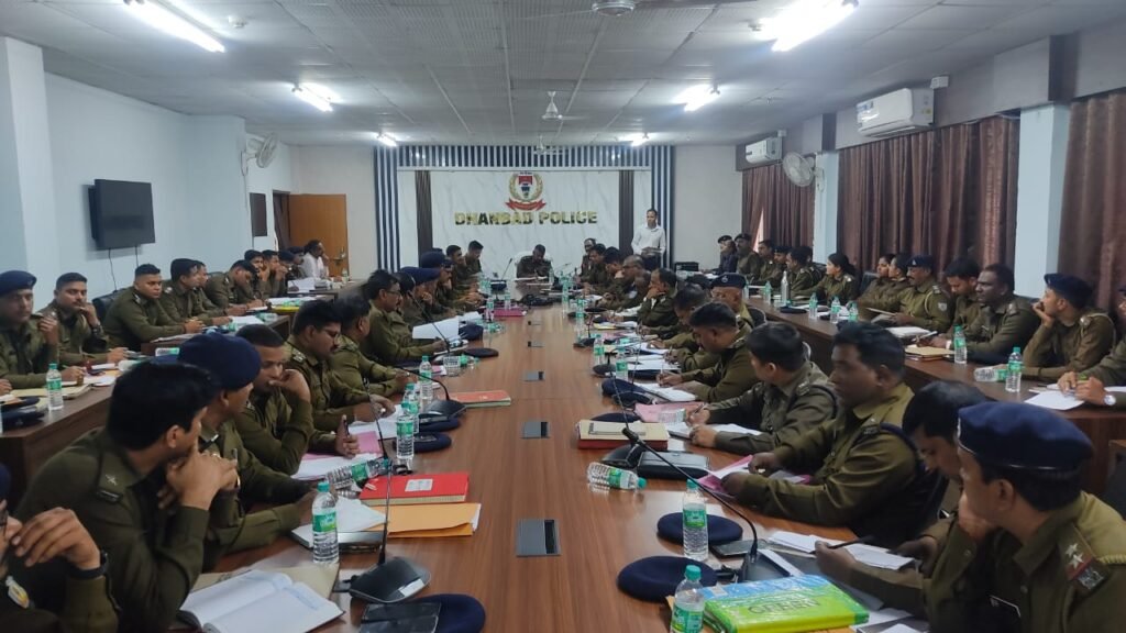 जिला पुलिस मुख्यालय में समीक्षा बैठक का आयोजन…
