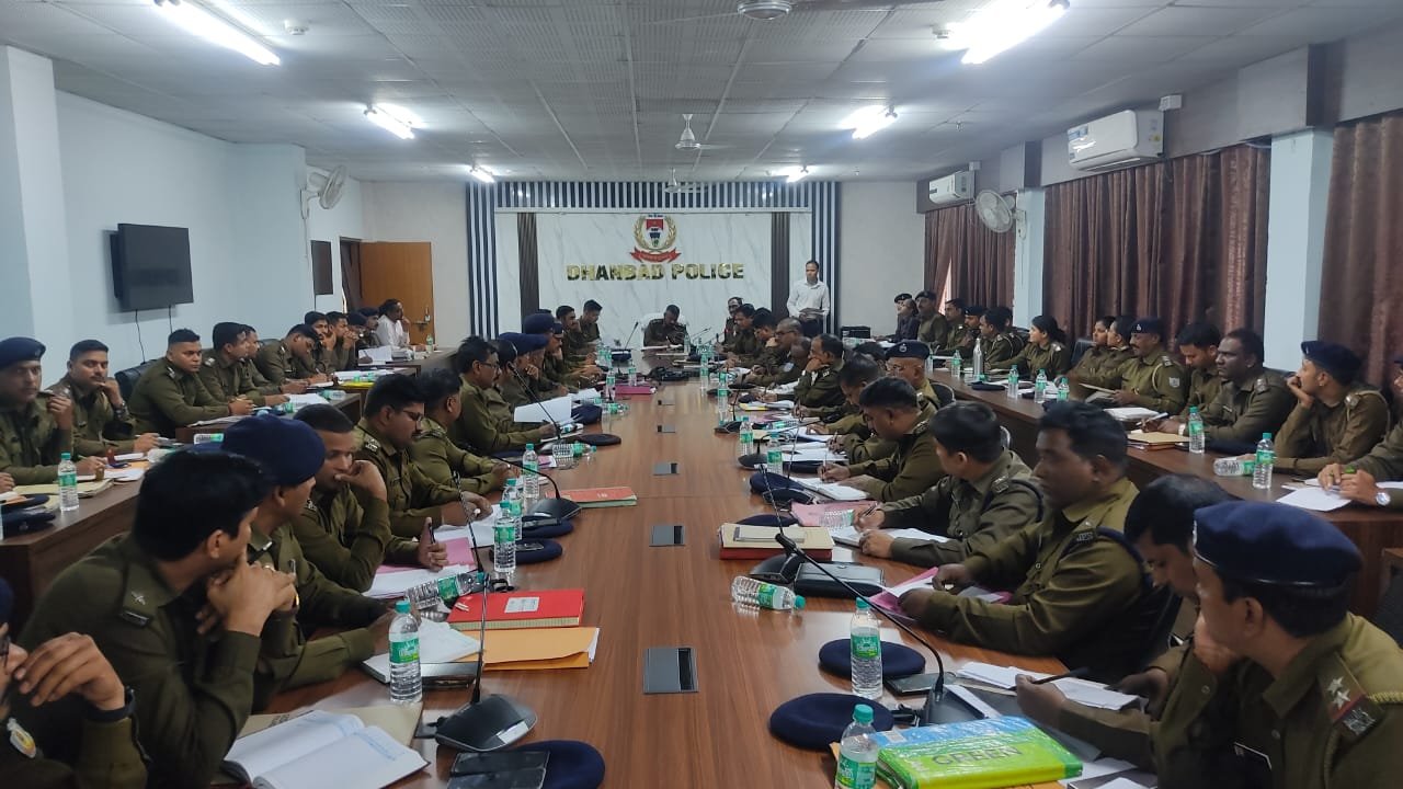 जिला पुलिस मुख्यालय में समीक्षा बैठक का आयोजन…