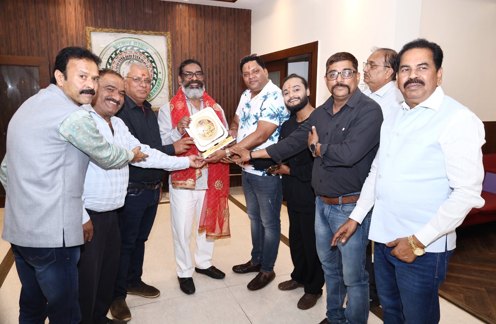 CM हेमन्त सोरेन से शिव बारात आयोजन महासमिति पहाड़ी मंदिर के एक प्रतिनिधिमंडल ने की मुलाकात…