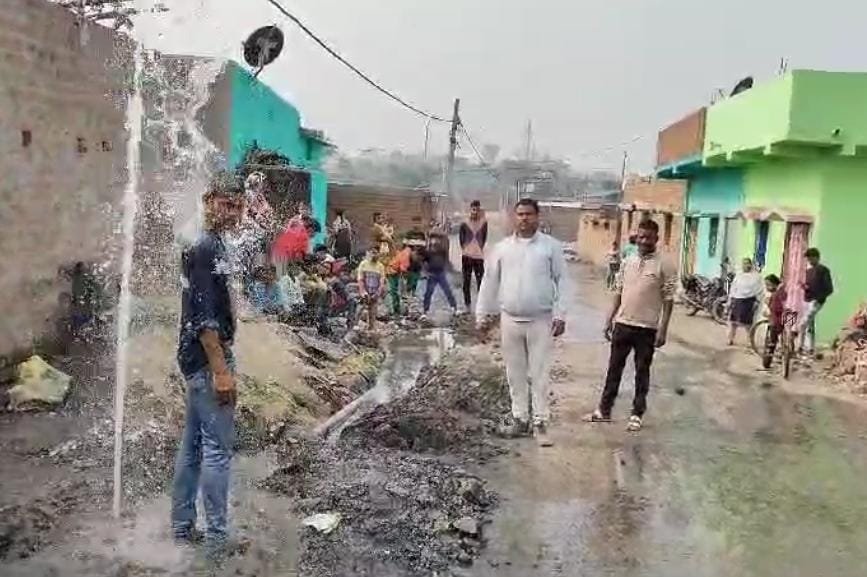 माहे रमजान के पहले ग्रामीणों को मिला पानी,ग्रामीणों में खुशी की लहर कहा पूर्व मुखिया का मेहनत रंग लाया…