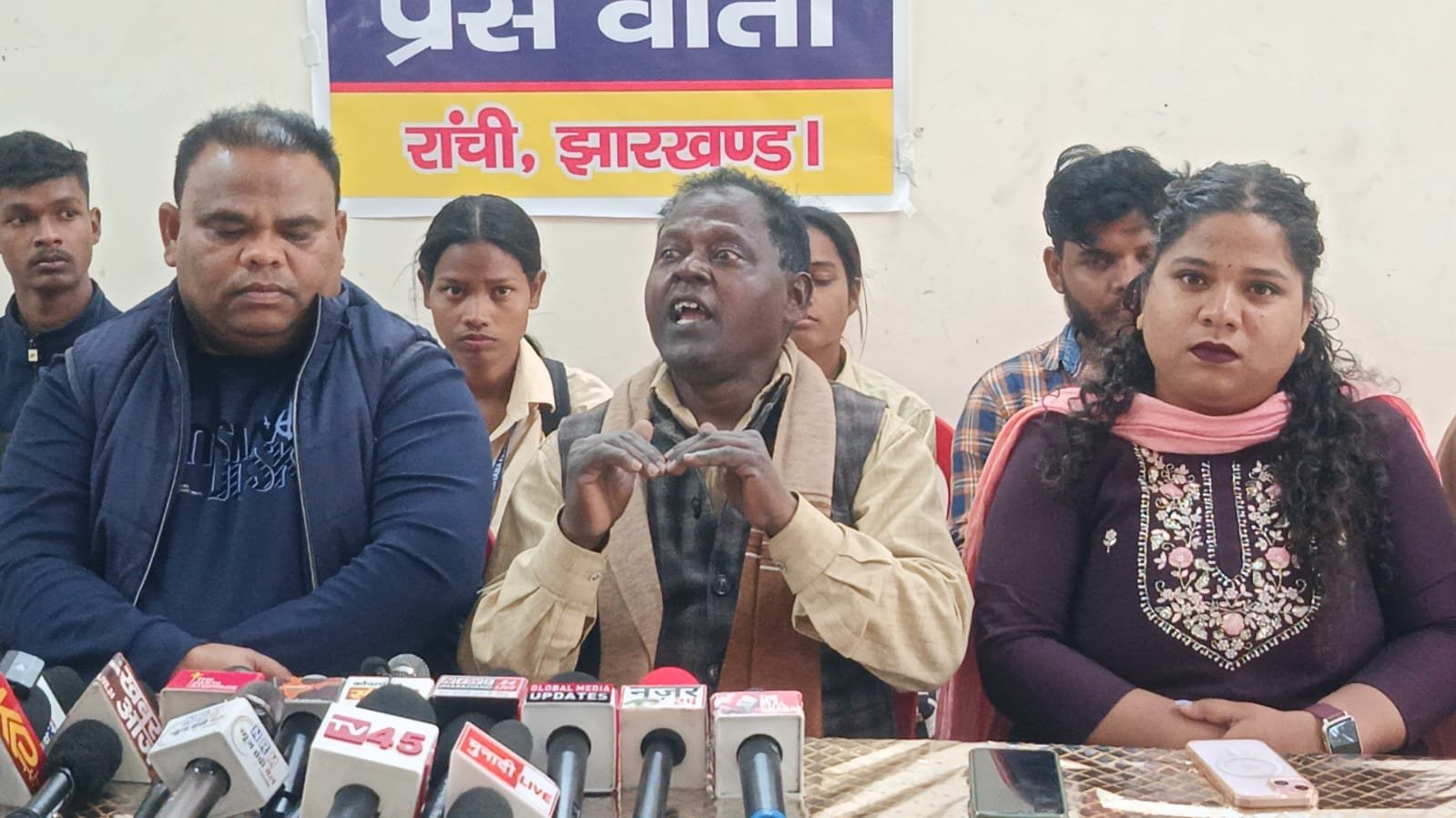 सिरम टोली फ्लाइओवर निर्मान को लेकर उत्पन विवाद पर..आदिवासी संगठनों ने प्रेस कॉन्फ्रेश कर दिया चेतावनी.. कहा सरना स्थल को अगर किया गया नजर अंदाज तो काला दिवश मनायेगे आदिवासी समाज:सूरज टोप्पो…