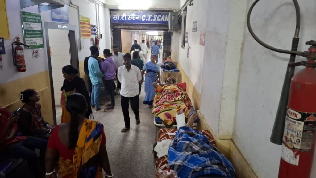 धनबाद के SNMMCH अस्पताल में एक बड़ी दुर्घटना होते-होते टल गई…