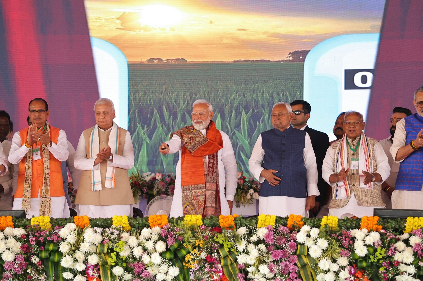 भागलपुर में आयोजित पीएम किसान सम्मान निधि हस्तांतरण समारोह में प्रधानमंत्री के साथ शामिल हुये मुख्यमंत्री…