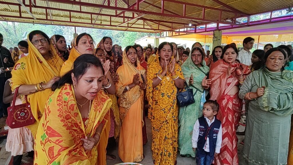 चौबीस कुण्डीय गायत्री महायज्ञ दूसरे दिन हवन के साथ हुआ शुरू…