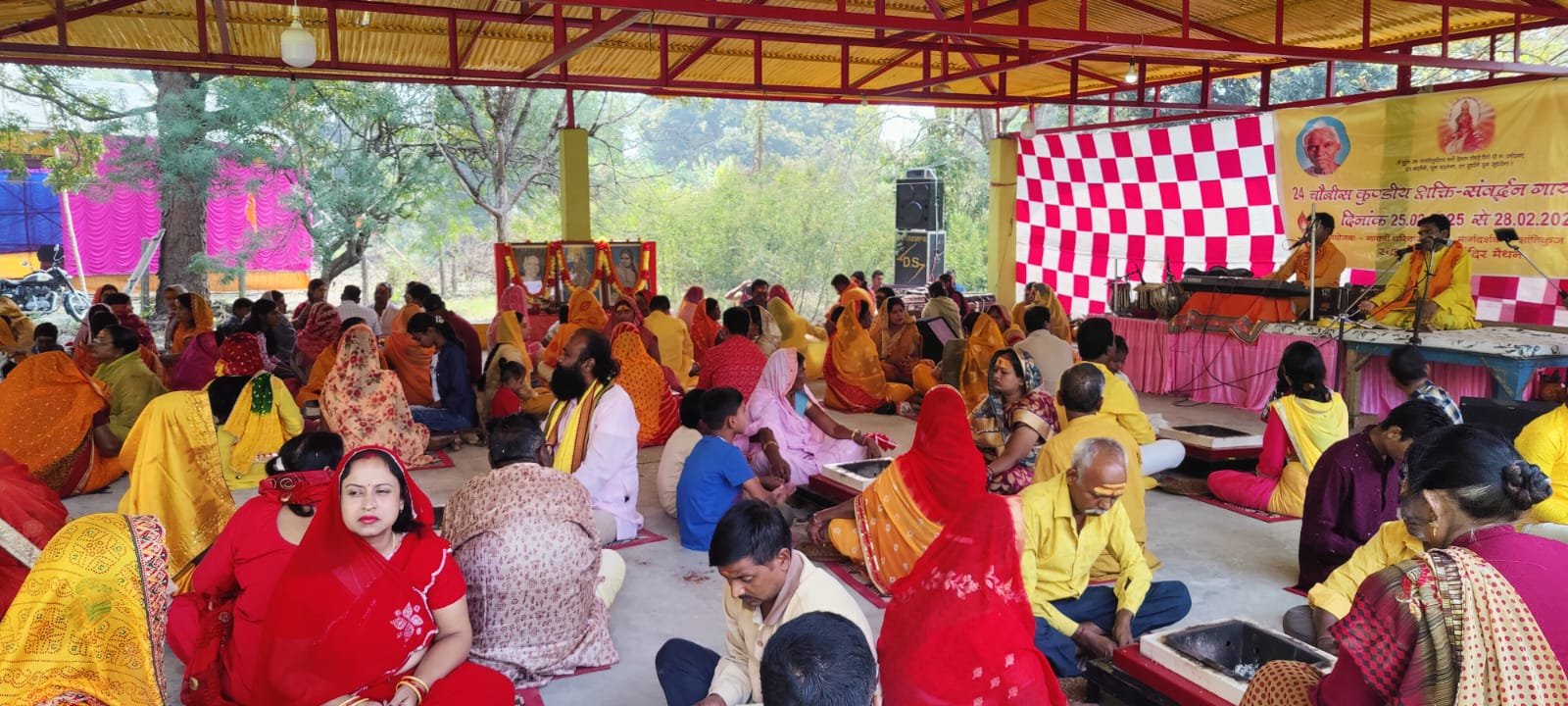 चौबीस कुण्डीय गायत्री महायज्ञ तृतीय दिन हावन व विभिन्न संस्कारों का आयोजन…