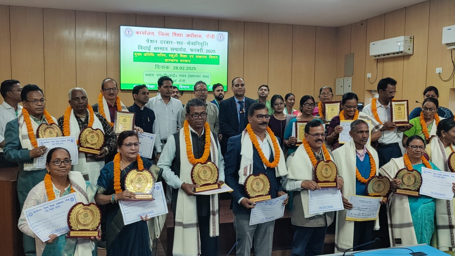 शिक्षकगण अपने कर्तव्यों के प्रति निष्ठा और समर्पण के कारण हमेशा रखे जाएंगे याद…