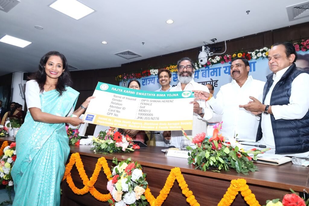 मुख्यमंत्री हेमन्त सोरेन ने राज्य कर्मी स्वास्थ्य बीमा योजना का शुभारंभ कर लाखों कर्मियों को दी बड़ी सौगात…