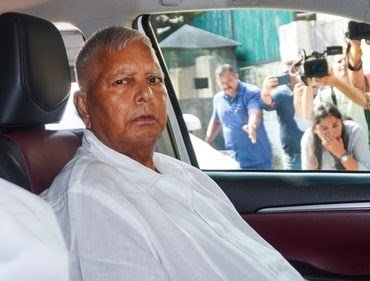 लैंड फॉर जॉब : तेजप्रताप का भी आया नाम लालू, तेजस्वी हेमा समेत 78 को समन जारी…